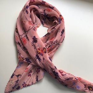 Woman's scarf